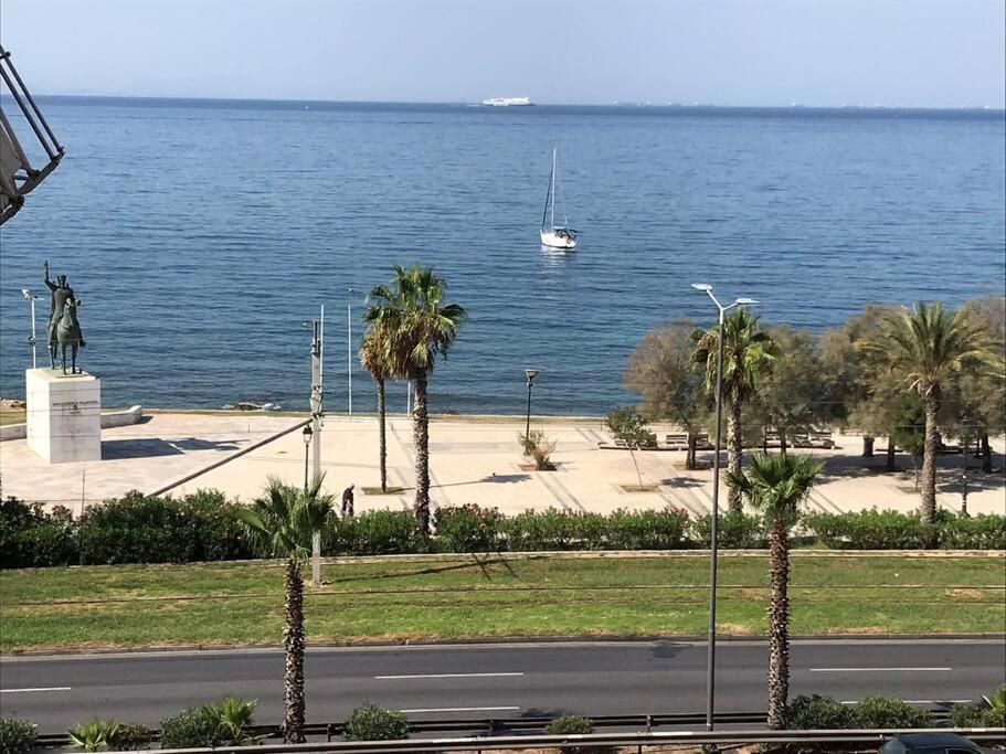 Finer Things Flisvos Beach Condo In Palaio Faliro Athens Exterior photo