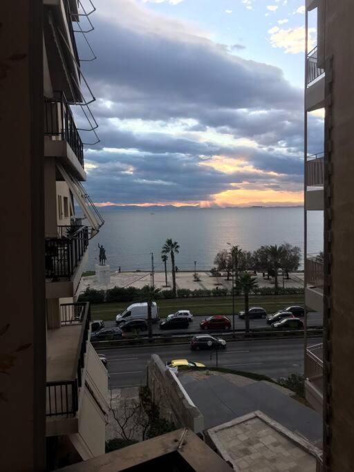 Finer Things Flisvos Beach Condo In Palaio Faliro Athens Exterior photo