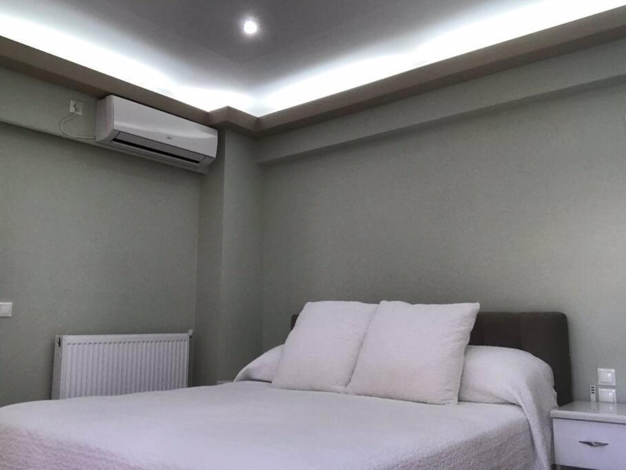 Finer Things Flisvos Beach Condo In Palaio Faliro Athens Exterior photo